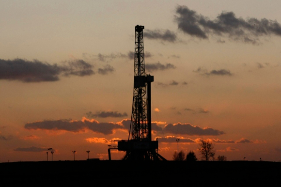 Torre di estrazione dello shale gas - immagine da http://www.reporternuovo.it/files/2014/04/shale-gas.jpg
