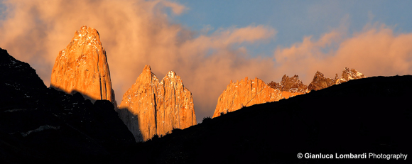 Alba sulle Torres del Paine, Parque Nacional Torres del Paine (Region de Magallanes y de la Antartica Chilena, Patagonia, Cile)