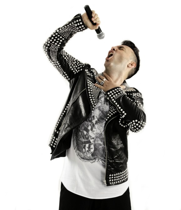 Gaty Vocalist in tour