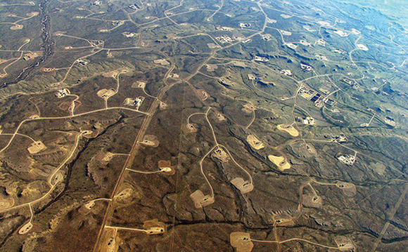 Ecco come si presenta il paesaggio di un territorio sottoposto ad attività di fracking - foto da Regioni e Ambiente http://www.regionieambiente.it/images/stories/Energia/fracking_pinedale.jpg