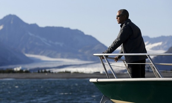 riscaldamento globale Il Presidente USA Obama in Alaska - Foto da The Guardian (https://i.guim.co.uk/img/media/458a5b504414296b3f57eff149703a36e1cc5ea2/0_230_3499_2103/master/3499.jpg?w=620&q=85&auto=format&sharp=10&s=57b745bc9b934882b0455f119519b762)