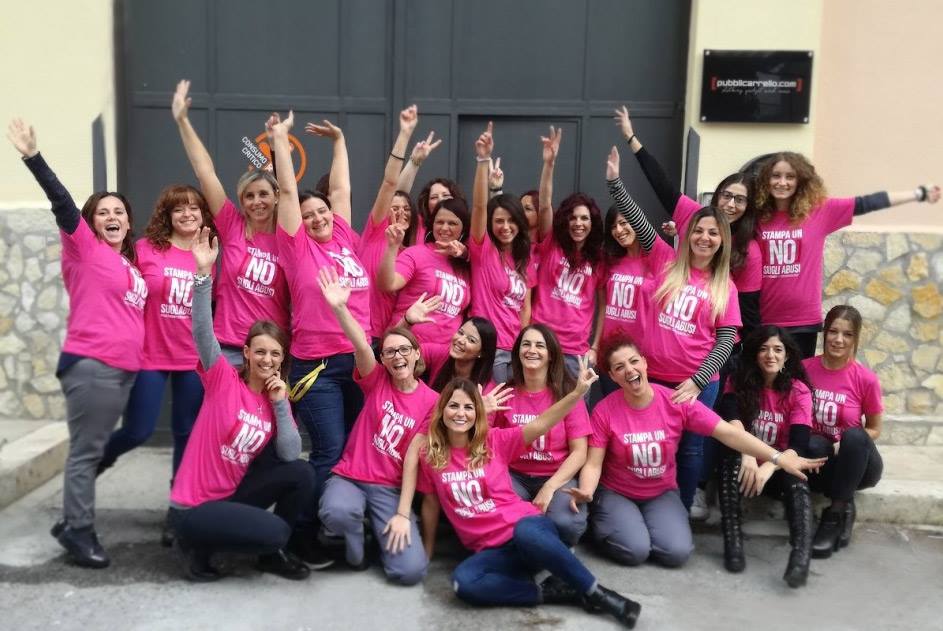 una-t-shirt-contro-la-violenza foto di pubblicarrello t-shirt-personalizzate-una-t-shirt-contro-la-violenza