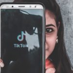 TikTok banna la skull breaker challenge dopo gli infortuni di molti ragazzi