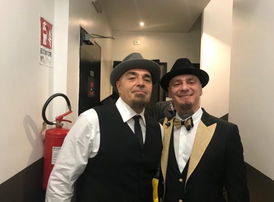 reverendo cantante pugliese torna a cantare con j-Ax ex voce degli articolo 31