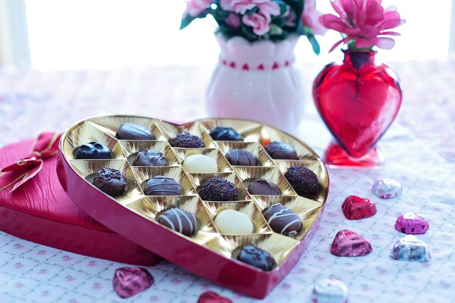 cosa regalare a san valentino - scatola di cioccolatini